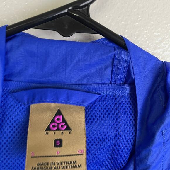 Nike Lab ACG Anorak Pullover Mens Small Hyper Royal Rush Pink Outdoors Pocket - Picture 3 of 9